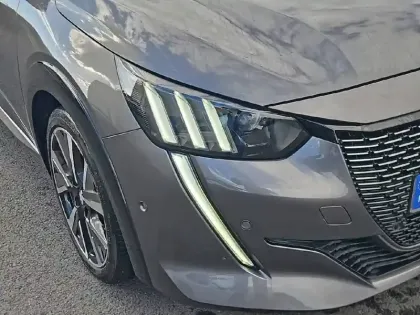 Photo 38 Peugeot 208  BlueHDi 100 S&S BVM6