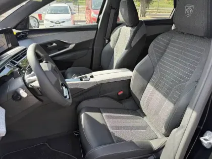 Photo 8 Peugeot 5008  Hybrid 145 ch e-DCS6