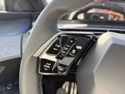 Photo 19 Peugeot 5008  Hybrid 145 ch e-DCS6