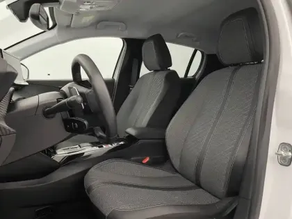 Photo 13 Peugeot 208  Hybrid 100 e-DCS6