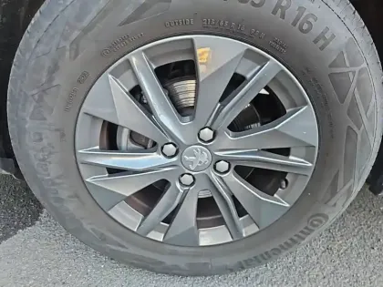Photo 12 Peugeot 2008  PureTech 100 S&S BVM6