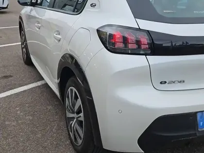 Photo 16 Peugeot 208  Electrique 50 kWh 136ch
