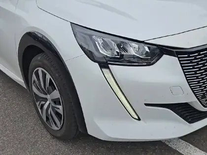 Photo 15 Peugeot 208  Electrique 50 kWh 136ch