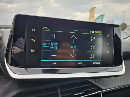 Photo 19 Peugeot 208  Electrique 50 kWh 136ch