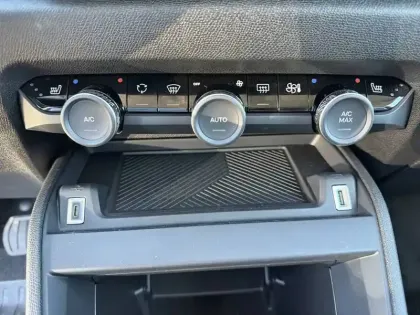 Photo 22 Citroën C4 e- 136 ch autonomie standard  Automatique