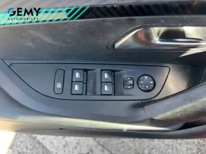 Photo 11 Peugeot 2008  PureTech 100 S&S BVM6