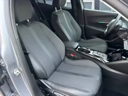 Photo 47 Peugeot 2008  Electrique 136 ch