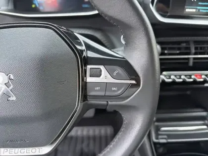 Photo 26 Peugeot 2008  Electrique 136 ch