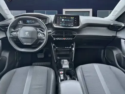 Photo 41 Peugeot 2008  Electrique 136 ch