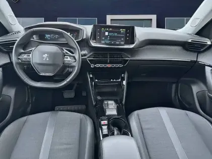 Photo 13 Peugeot 2008  Electrique 136 ch