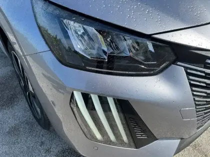 Photo 15 Peugeot 208  Hybrid 110 e-DCS6