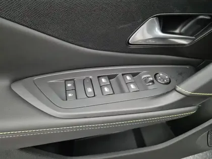 Photo 26 Peugeot 408  Hybrid 145 e-DCS6