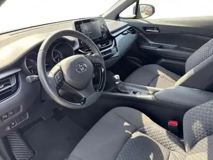 Photo 8 Toyota C-HR  1.8 Hybride 122ch Dynamic Ultimate E-CVT