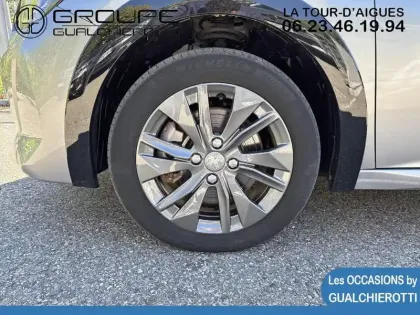 Photo 10 Peugeot 208  e- 136ch Allure