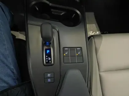 Photo 9 Lexus UX  300h F SPORT Design MY26