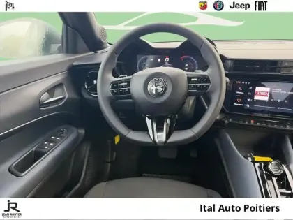 Photo 7 Alfa Romeo Junior  ALFA ROMEO  IBRIDA 1.2 136 DCT6