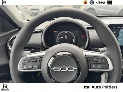 Photo 11 Fiat 600  FIAT  Pop T-Gen 3 1.2 Hybrid Turbo 110ch DCT6