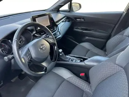 Photo 13 Toyota C-HR  2.0 Hybride 184ch Design Ultimate E-CVT