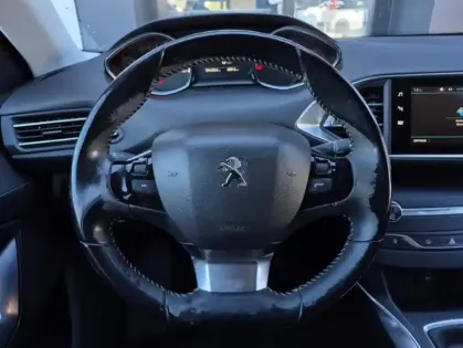 Photo 14 Peugeot 308 II BlueHDi 130 S&S Allure