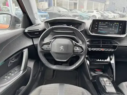 Photo 8 Peugeot 2008  Electrique 136 ch