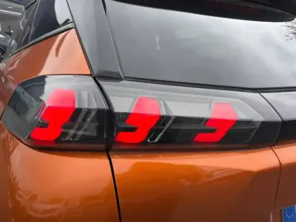 Photo 16 Peugeot 2008  Electrique 136 ch