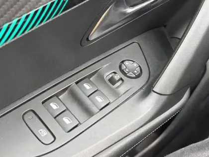 Photo 25 Peugeot 2008  Electrique 136 ch