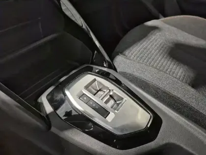 Photo 13 Peugeot 208  Hybrid 110 ch e-DCS6