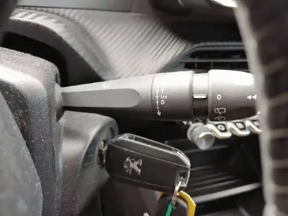 Photo 20 Peugeot 208  PureTech 100 S&S BVM6