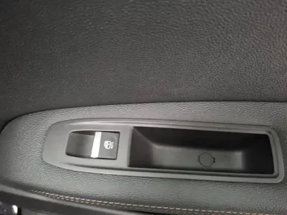 Photo 15 Renault Captur  mild hybrid 160 EDC
