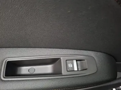 Photo 30 Renault Captur  mild hybrid 160 EDC