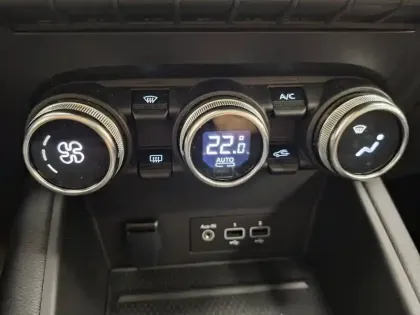 Photo 53 Renault Captur  mild hybrid 160 EDC