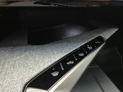 Photo 13 Peugeot 5008  Hybrid 145 ch e-DCS6