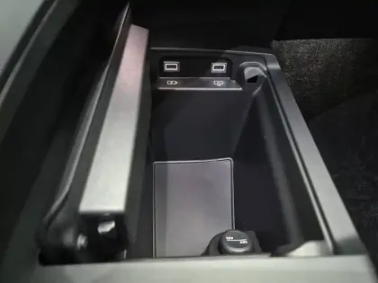 Photo 23 Peugeot 3008  Plug-in Hybrid 195 e-DCS7