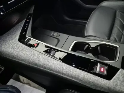 Photo 12 Peugeot 3008  Plug-in Hybrid 195 e-DCS7