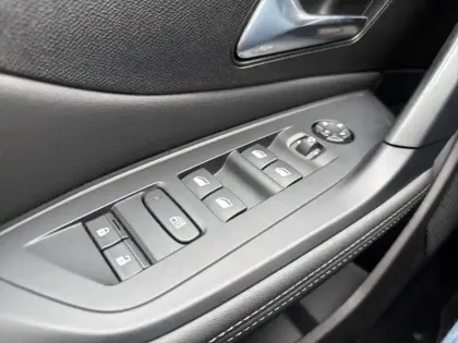 Photo 14 Peugeot 308  PureTech 130ch S&S BVM6