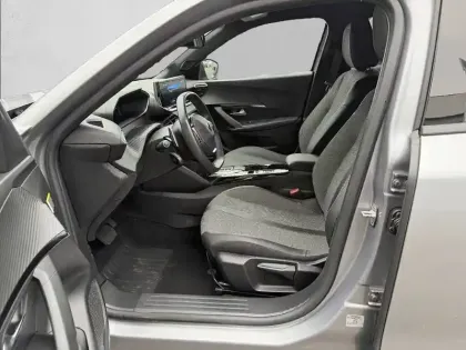 Photo 10 Peugeot 2008  PureTech 130 S&S EAT8