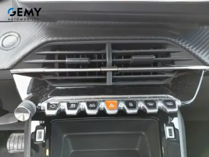 Photo 18 Peugeot 208  Electrique 50 kWh 136ch