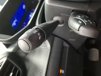 Photo 24 Peugeot 2008  Electrique 136 ch