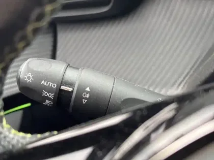 Photo 19 Peugeot 208  Electrique 50 kWh 136ch