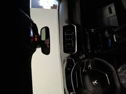 Photo 8 Peugeot 2008  PureTech 130 S&S BVM6