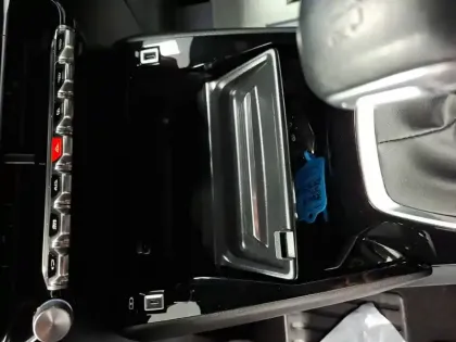 Photo 24 Peugeot 2008  PureTech 130 S&S BVM6