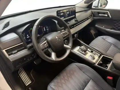 Photo 8 Mitsubishi Outlander 2.4 MIVEC PHEV 306 4WD Instyle