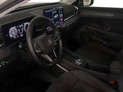 Photo 8 Volkswagen T-roc 1.5 eTSI Hybrid 150 ch DSG7 Style