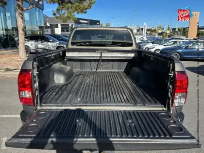 Photo 13 Toyota Hilux  2.8 D-4D 204ch X-Tra Cabine Légende 4WD BVA RC23
