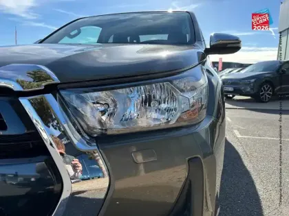 Photo 12 Toyota Hilux  2.8 D-4D 204ch X-Tra Cabine Légende 4WD BVA RC23