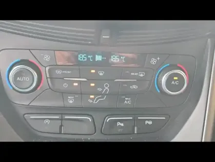 Photo 19 Ford Kuga 1.5 TDCi 120ch Titanium Business 4x2 Suréquipé