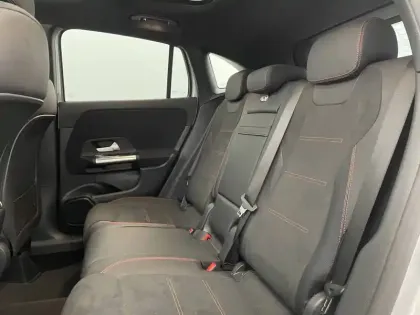 Photo 15 Mercedes GLA  200 7G-DCT