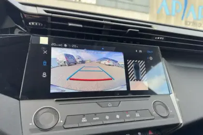 Photo 19 Peugeot 308  Hybrid 145 e-DCS6