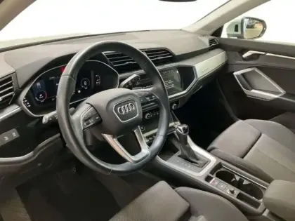Photo 8 Audi Q3 35 TFSI 150 ch S tronic 7 Design