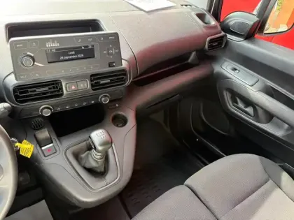 Photo 12 Peugeot Partner  Standard 650kg Essence 110ch S&S Pro